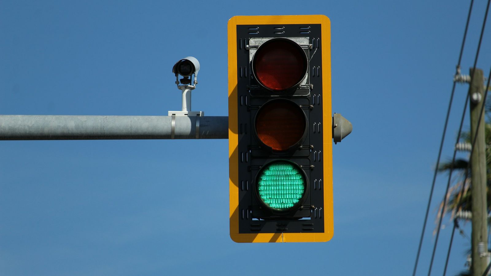 A traffic light.