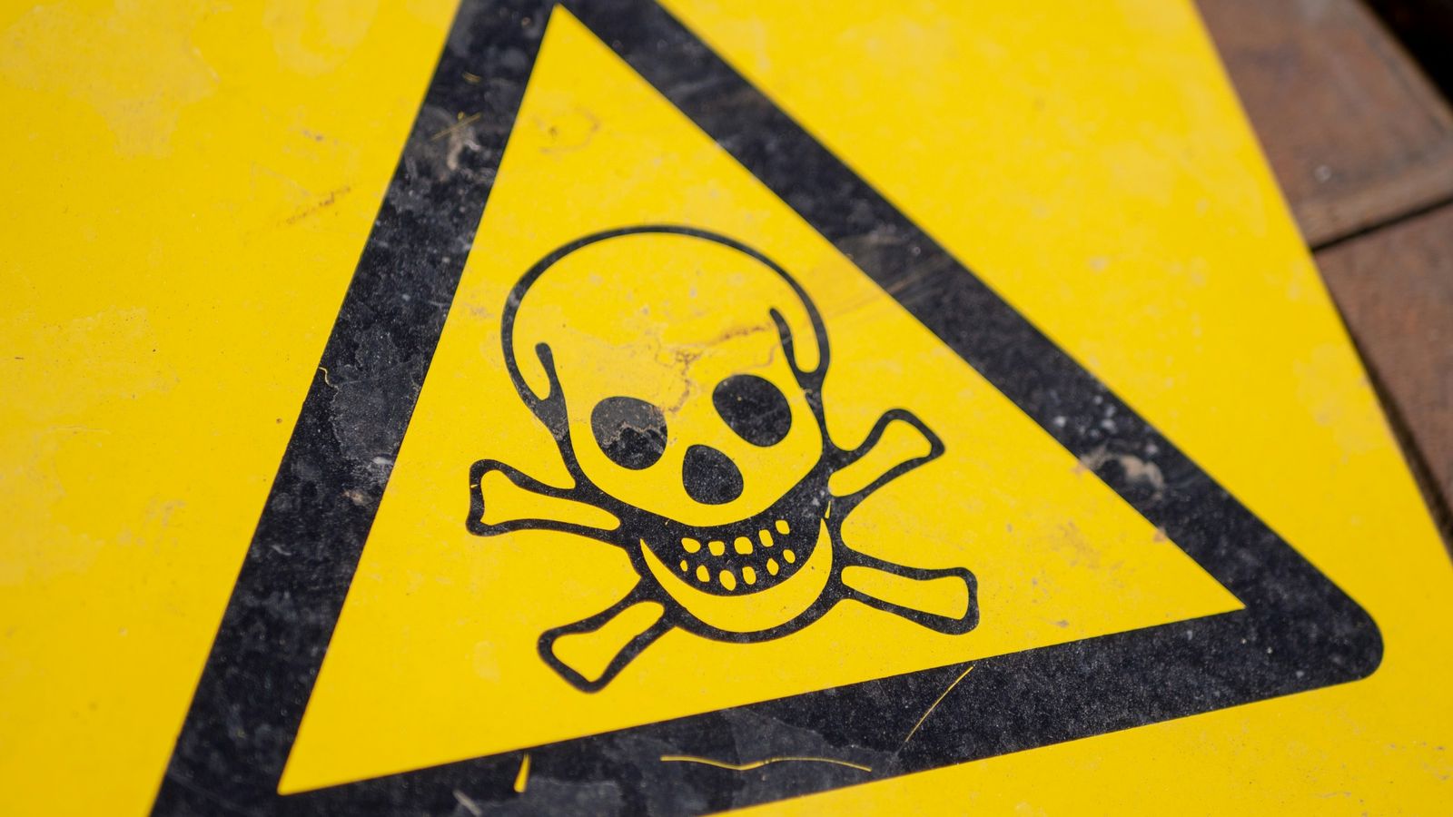 A warning sign with a skull.